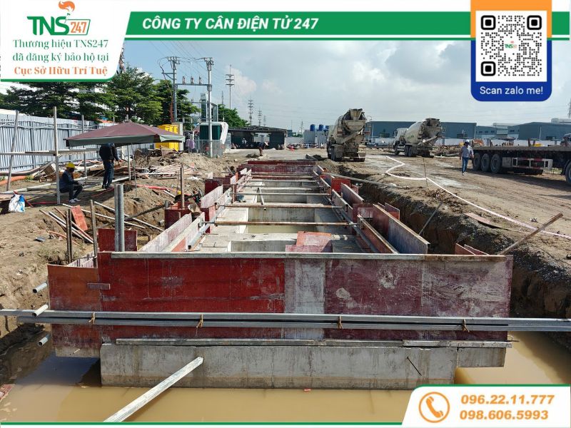 thi-cong-mong-tram-can-o-to-dien-tu-100-tan-kieu-chim